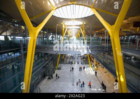 Nuovo T4 terminal in aeroporto internazionale Barajas di Madrid, Spagna Foto Stock