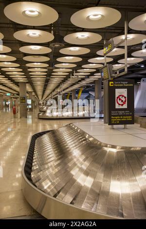 Nuovo T4 terminal in aeroporto internazionale Barajas di Madrid, Spagna Foto Stock