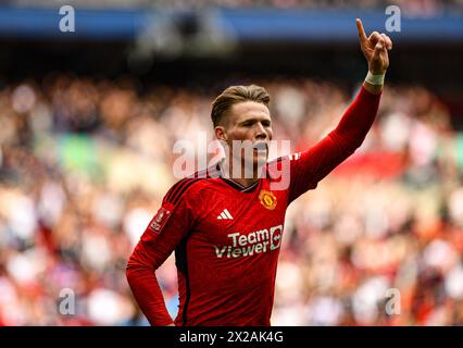 Wembley Stadium, Londra, Regno Unito. 21 aprile 2024. Fa Cup semifinale calcio, Coventry City contro Manchester United; Scott McTominay festeggia il gol di apertura al 23° minuto per il 0-1 Credit: Action Plus Sports/Alamy Live News Foto Stock