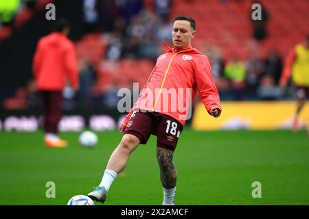 Glasgow, Scozia. 21 aprile 2024; Hampden Park, Glasgow, Scozia: Scottish Cup Football semiFinal, Rangers versus Heart of Midlothian; Barrie McKay di Heart of Midlothian durante il riscaldamento prima della partita crediti: Action Plus Sports Images/Alamy Live News Foto Stock