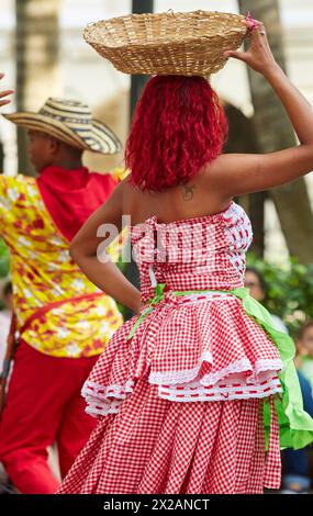 Tipiche danze, Plaza de Bolivar, Cartagena de Indias, Bolivar, Colombia, Sud America Foto Stock