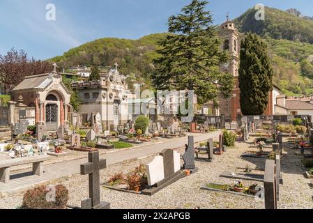 Veduta del cimitero pubblico di Rovio, quartiere di Lugano nel Canton Ticino, Svizzera Foto Stock