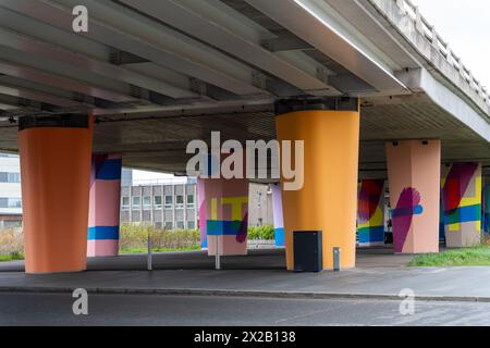 Dundee, Scozia, Regno Unito. Vista sotto il Tay Road Bridge della città. Foto Stock