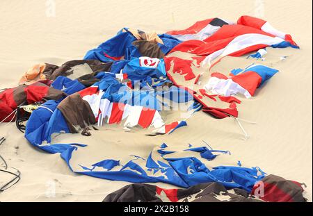 Francia. 21 aprile 2024. © PHOTOPQR/VOIX DU NORD/Sebastien JARRY ; 21/04/2024 ; Berck. le 21/04/2024.37emes rencontres internationales de cerfs volants du 20 au 28 avril. FOTO SEBASTIEN JARRY : LA VOIX DU NORD. - Il Festival Internazionale degli aquiloni di Berck-sur-Mer 21 aprile 2024 credito: MAXPPP/Alamy Live News Foto Stock