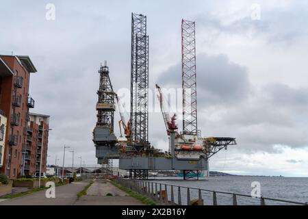 Piattaforma o carro di sollevamento Valaris 123 a Dundee, Scozia, Regno Unito, sul fiume Tay. Foto Stock