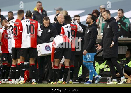 ROTTERDAM - (l-r) David Hancko del Feyenoord, Calvin Stengs del Feyenoord, allenatore del Feyenoord Arne slot, Yankuba Minteh del Feyenoord, portiere del Feyenoord Kostas Lamprou, portiere del Feyenoord Justin Bijlow durante la finale della TOTO KNVB Cup tra il Feyenoord e il NEC Nijmegen al Feyenoord Stadium di Rotterdam, 21 aprile 2024. ANP MAURICE VAN STEEN Foto Stock