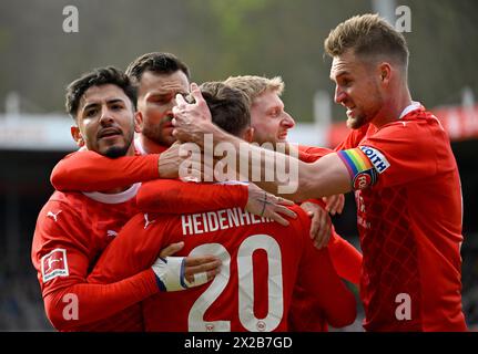 Celebrazione degli obiettivi, applauso Jan-Niklas Beste 1. FC Heidenheim 1846 FCH (37) Nikola Dovedan 1. FC Heidenheim 1846 FCH (20) Kevin Sessa 1. FC Heidenheim Foto Stock