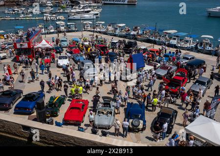 Vista generale dello spettacolo del porto del Paphos Classic Vehicle Club, Paphos, Cipro Foto Stock