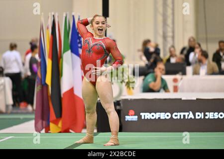 Jesolo, Italia. 21 aprile 2024. Emma Fioravanti (ITA) durante la ginnastica Artistica - Trofeo di Jesolo, ginnastica a Jesolo, Italia, 21 aprile 2024 credito: Agenzia fotografica indipendente/Alamy Live News Foto Stock