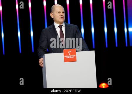 Hannover, Germania. 21 aprile 2024. Il Cancelliere federale Olaf Scholz (SPD) parla alla cerimonia di apertura della Fiera di Hannover nel centro congressi di Hannover (HCC). Credito: Michael Matthey/dpa/Alamy Live News Foto Stock