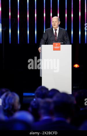 Hannover, Germania. 21 aprile 2024. Il Cancelliere federale Olaf Scholz (SPD) parla alla cerimonia di apertura della Fiera di Hannover nel centro congressi di Hannover (HCC). Credito: Michael Matthey/dpa/Alamy Live News Foto Stock