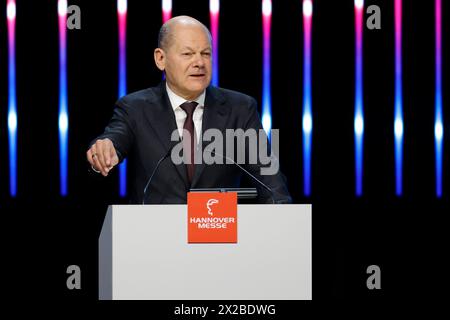 Hannover, Germania. 21 aprile 2024. Il Cancelliere federale Olaf Scholz (SPD) parla alla cerimonia di apertura della Fiera di Hannover nel centro congressi di Hannover (HCC). Credito: Michael Matthey/dpa/Alamy Live News Foto Stock