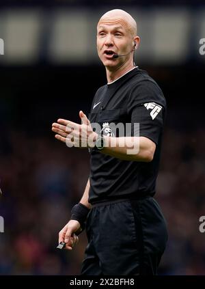 Liverpool, Regno Unito. 21 aprile 2024. Arbitro Anthony Taylor durante la partita di Premier League al Goodison Park, Liverpool. Il credito per immagini dovrebbe essere: Andrew Yates/Sportimage Credit: Sportimage Ltd/Alamy Live News Foto Stock