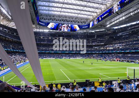 Madrid, Spagna. 21 aprile 2024. MADRID, SPAGNA - 21 APRILE: Una vista generale dello stadio durante la partita di calcio della Liga EA Sports 2023/24 tra Real Madrid e FC Barcelona all'Estadio Santiago Bernabeu il 21 aprile 2024 a Madrid, Spagna. Credito: Agenzia fotografica indipendente/Alamy Live News Foto Stock