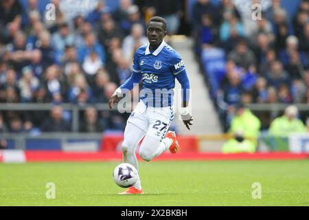 Liverpool, Regno Unito. 21 aprile 2024. Idrissa Gueye di Everton. Partita di Premier League, Everton contro Nottingham Forest al Goodison Park di Liverpool domenica 21 aprile 2024. Questa immagine può essere utilizzata solo per scopi editoriali. Solo per uso editoriale, foto di Chris Stading/Andrew Orchard fotografia sportiva/Alamy Live news credito: Andrew Orchard fotografia sportiva/Alamy Live News Foto Stock