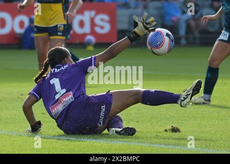 Gosford, Australia. 21 aprile 2024. Jada Leanne Mathyssen-Whyman del Sydney FC è visto in azione durante la semifinale 2 (Leg 1) della stagione 2023-24 della Liberty A-League tra il Central Coast Mariners FC e il Sydney FC all'Industree Group Stadium. Punteggio finale; Sydney FC 1: 0 Central Coast Mariners FC. Credito: SOPA Images Limited/Alamy Live News Foto Stock