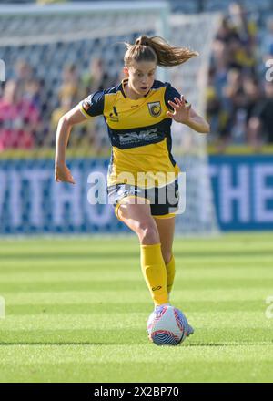 Gosford, Australia. 21 aprile 2024. Il Tiarna Karambasis del Central Coast Mariners FC è visto in azione durante la semifinale 2 (Leg 1) della stagione 2023-24 della Liberty A-League tra il Central Coast Mariners FC e il Sydney FC all'Industree Group Stadium. Punteggio finale; Sydney FC 1: 0 Central Coast Mariners FC. (Foto di Luis Veniegra/SOPA Images/Sipa USA) credito: SIPA USA/Alamy Live News Foto Stock