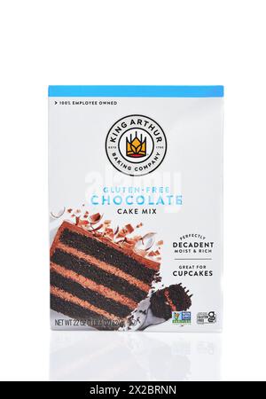 IRVINE, CALIFORNIA - 20 aprile 2024: Una scatola di King Arthur Baking Company senza glutine, miscela di torta al cioccolato. Foto Stock