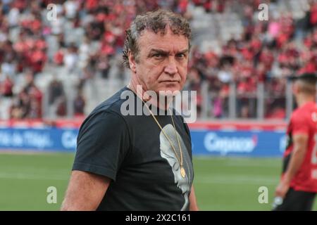 Curitiba, Brasile. 21 aprile 2024. PR - CURITIBA - 04/21/2024 - BRASILIANO A 2024, ATHLETICO-PR x INTERNACIONAL - Athletico-PR allenatore Cuca durante una partita contro l'Internacional allo stadio Arena da Baixada per il campionato brasiliano A 2024. Foto: Robson Mafra/AGIF credito: AGIF/Alamy Live News Foto Stock