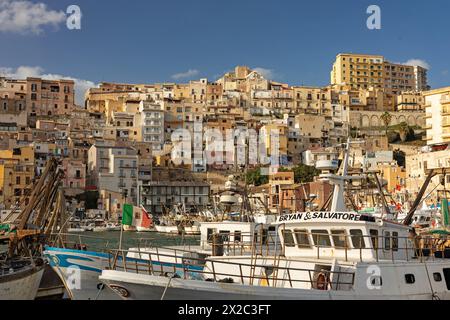 Porto e città di Sciacca in Sicilia Foto Stock