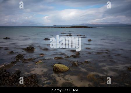 Vista da Ganavan Sands con l'isola di Mull e l'isola di Lismore in lontananza. Oban, Argyll e Bute, Scozia, Regno Unito. Foto Stock