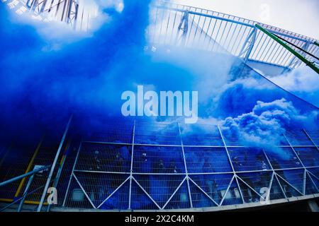 Lodz, Polonia. 21 aprile 2024. I tifosi del Lech Poznan sono visti durante la partita polacca di campionato PKO Ekstraklasa tra LKS Lodz e Lech Poznan allo stadio municipale di Wladyslaw Krol. Crediti: Mikołaj Barbanell/Alamy Live News crediti: Mikołaj Barbanell/Alamy Live News Foto Stock