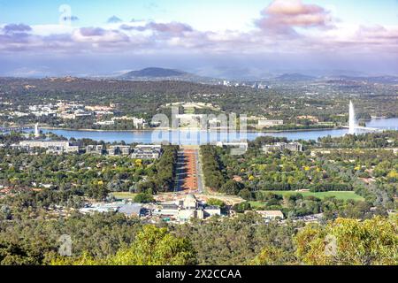 Vista sulla città dal Mount Ainslie Lookout, riserva naturale di Mount Ainslie, Canberra, territorio della capitale australiana, Australia Foto Stock