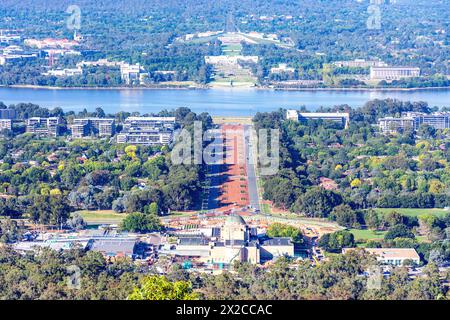 Australian War Memorial da Mount Ainslie Lookout, Mount Ainslie Nature Reserve, Canberra, Australian Capital Territory, Australia Foto Stock