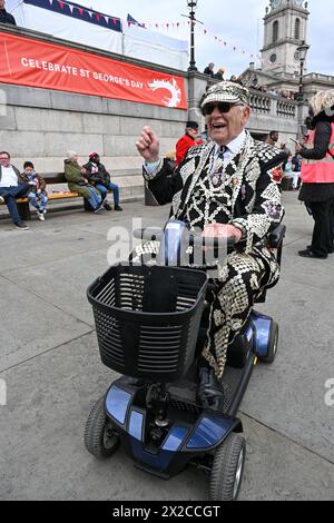 Londra, Regno Unito. 21 aprile 2024. Pearly Kings e Queens of Britain al St George's Day, che è destinato ad essere collegato alla cultura inglese, è stato frequentato da un piccolo numero di individui. Il numero di stranieri che quest'anno frequentano la cultura e gli spettacoli inglesi a Trafalgar Square è superiore al numero di inglesi a Londra, Regno Unito. Credito: Vedi li/Picture Capital/Alamy Live News Foto Stock