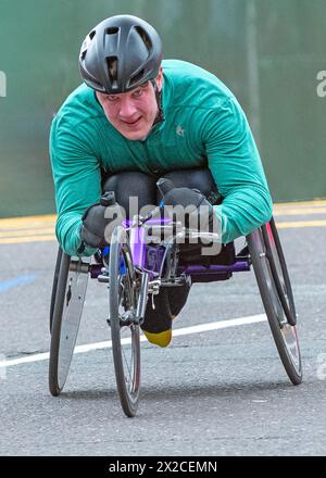 Londra, Regno Unito. 21 aprile 2024, Londra, Regno Unito. Evento: Maratona di Londra 2024. Didascalia: Whechair Racer Picture: Mark Dunn / Alamy Live News Foto Stock