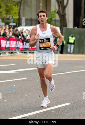 Londra, Regno Unito. 21 aprile 2024, Londra, Regno Unito. Evento: Maratona di Londra 2024. Didascalia: Leading Elite Men a 34 miglia. Shrader. Immagine: Mark Dunn / Alamy Live News Foto Stock