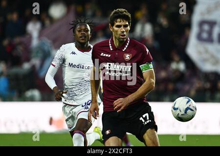 Salerno, Italia. 21 aprile 2024. Federico Fazio della US Salernitana in azione durante la partita di serie A TIM tra US Salernitana e ACF Fiorentina allo Stadio Arechi di Salerno, il 21 aprile 2024. Crediti: Nicola Ianuale/Alamy Live News Foto Stock