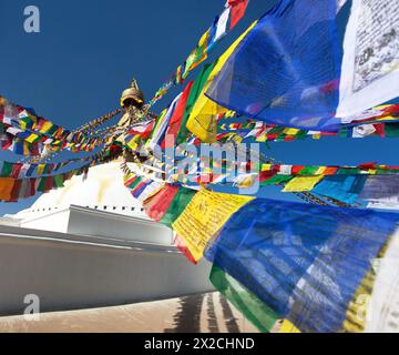 Boudha, bodhnath o Boudhanath stupa con bandiere di preghiera, il più grande stupa buddista della città di Kathmandu, buddismo in Nepal Foto Stock
