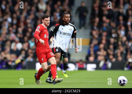 Londra, Regno Unito. 21 aprile 2024. Andrew Robertson del Liverpool passa il pallone durante la partita di Premier League tra Fulham e Liverpool al Craven Cottage, Londra, Inghilterra, il 21 aprile 2024. Foto di Carlton Myrie. Solo per uso editoriale, licenza richiesta per uso commerciale. Non utilizzare in scommesse, giochi o pubblicazioni di singoli club/campionato/giocatori. Crediti: UK Sports Pics Ltd/Alamy Live News Foto Stock