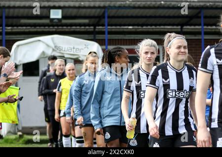 Leeds, Regno Unito. 21 aprile 2024. Southerns Stadium, Leeds, Inghilterra, 21 aprile 2024: Giocatori di Newcastle prima della partita di fa Womens National League tra Halifax e Newcastle United al Southerns Stadium di Leeds, Inghilterra, il 21 aprile 2024. (Sean Chandler/SPP) credito: Foto SPP Sport Press. /Alamy Live News Foto Stock