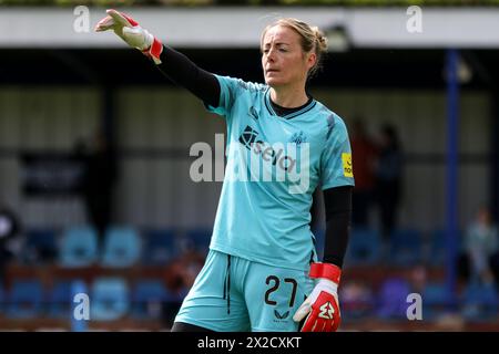 Leeds, Regno Unito. 21 aprile 2024. Southerns Stadium, Leeds, Inghilterra, 21 aprile 2024: Hannah Reid (27 Newcastle) durante la partita della fa Womens National League tra Halifax e Newcastle United al Southerns Stadium di Leeds, Inghilterra, il 21 aprile 2024. (Sean Chandler/SPP) credito: Foto SPP Sport Press. /Alamy Live News Foto Stock