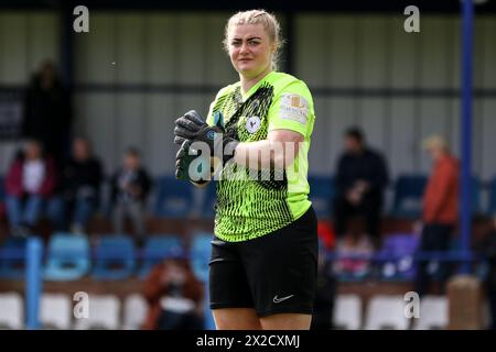 Leeds, Regno Unito. 21 aprile 2024. Southerns Stadium, Leeds, Inghilterra, 21 aprile 2024: Portiere Becky Flaherty (1 Halifax) durante la partita di fa Womens National League tra Halifax e Newcastle United al Southerns Stadium di Leeds, Inghilterra, il 21 aprile 2024. (Sean Chandler/SPP) credito: Foto SPP Sport Press. /Alamy Live News Foto Stock