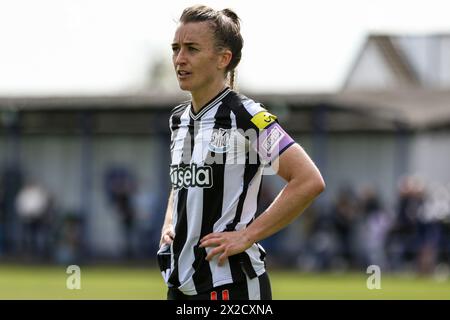 Leeds, Regno Unito. 21 aprile 2024. Southerns Stadium, Leeds, Inghilterra, 21 aprile 2024: Amber-Keegan Stobbs (4 Newcastle) durante la partita di fa Womens National League tra Halifax e Newcastle United al Southerns Stadium di Leeds, Inghilterra, il 21 aprile 2024. (Sean Chandler/SPP) credito: Foto SPP Sport Press. /Alamy Live News Foto Stock