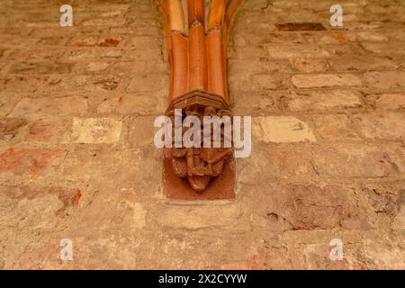 CHORIN, GERMANIA - 1 APRILE 2024: Elemento decorativo dell'interno dell'abbazia di Chorin - è un'ex abbazia cistercense. Un esempio di architettura gotica Foto Stock