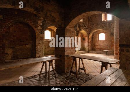 CHORIN, GERMANIA - 01 APRILE 2024: Rovine dell'abbazia di Chorin. L'abbazia di Chorin (Kloster Chorin) è un'ex abbazia cistercense. Un esempio di architettura gotica. Foto Stock