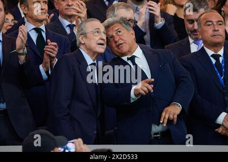 Madrid, Spagna. 21 aprile 2024. (L-R) il presidente del Real Madrid Florentino Perez e il presidente del FC Barcelona Joan Laporta hanno reagito durante la partita di calcio della Liga EA Sports 2023/24 tra il Real Madrid CF e il FC Barcelona allo stadio Santiago Bernabeu. Punteggio finale; Real Madrid 3:2 FC Barcelona (foto di Ruben Albarran/SOPA Images/Sipa USA) credito: SIPA USA/Alamy Live News Foto Stock