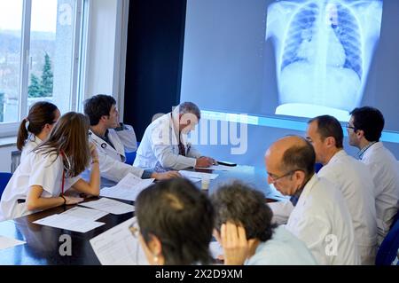 Comitato dei tumori, oncologia, sessione clinica, Ospedale Donostia, San Sebastian, Gipuzkoa, Paesi Baschi Foto Stock