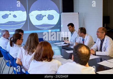 Comitato dei tumori, oncologia, sessione clinica, Ospedale Donostia, San Sebastian, Gipuzkoa, Paesi Baschi Foto Stock