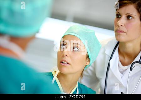 Chirurghi, riunione medica, sessione clinica, Onkologikoa Hospital, Oncology Institute, case Center per la prevenzione, la diagnosi e la cura del cancro, Foto Stock