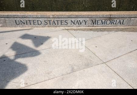 Lo US Navy Memorial Plaza, Park a Washington D.C. onorando coloro che hanno servito o stanno attualmente prestando servizio nella Marina, corpo dei Marines, Guardia Costiera, AN Foto Stock