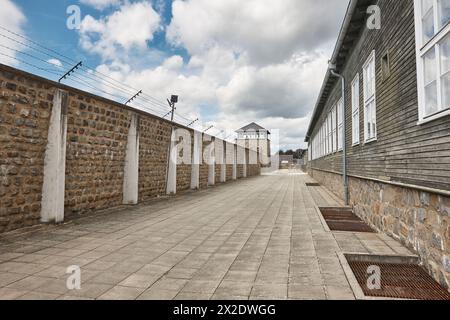 Campo di concentramento memoriale di Mauthausen. Caserme e torre di guardia. Austria Foto Stock