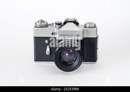 Una fotocamera reflex a pellicola russa Zenit-B o Zenith-B da 35 mm con obiettivo standard f2 Helios-44 da 58 mm. Prodotto tra il 1968 e il 1977. Foto Stock