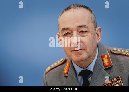 Berlino, Germania. 22 aprile 2024. Il generale Carsten Breuer, ispettore generale della Bundeswehr, fotografò durante una conferenza stampa federale sull'esercitazione militare "Quadriga" a Berlino il 22 aprile 2024. Credito: dpa/Alamy Live News Foto Stock