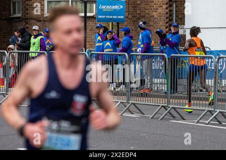 Londra, Regno Unito. 21 aprile 2024. Brigid Kosgei del Kenya partecipa alla Elite Women's Race alla Maratona di Londra. Finì quinta con un tempo di 2:19:02. Crediti: Mark Kerrison/Alamy Live News Foto Stock