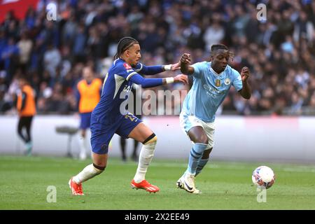 Malo gusto (C) Jeremy Doku (MC) alla semifinale della Emirates fa Cup, Manchester City contro Chelsea, allo stadio Wembley di Londra, Regno Unito, il 20 aprile 2024 Foto Stock